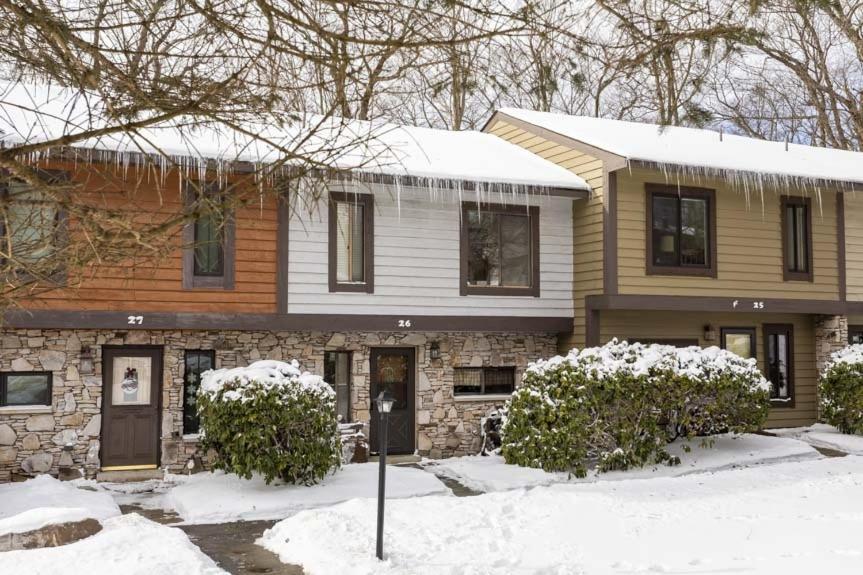 Seven Springs Apartment *