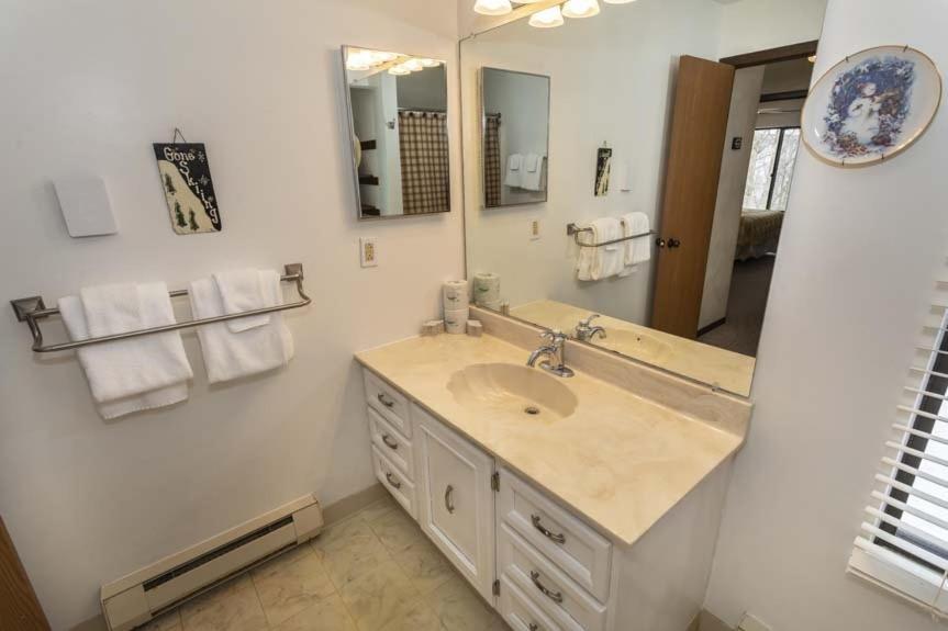 Seven Springs Apartment *
